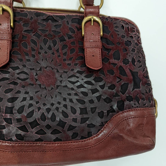 Isabella Fiore Burgundy Red Laser Cut Leather Zippered Shoulder Bag Preowned - Picture 6 of 10